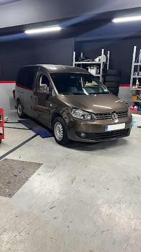 21 Motortech coche