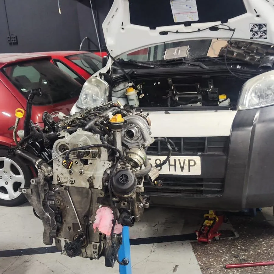 21 Motortech coche